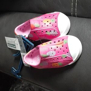 Girls shoes. Size 4